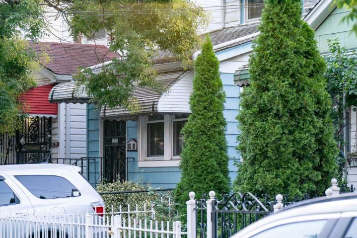 Two men fatally shot in apparent murder-suicide at Queens home