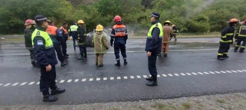 Tragedia en El Cadillal: un hombre murió calcinado luego de chocar su auto contra un camión