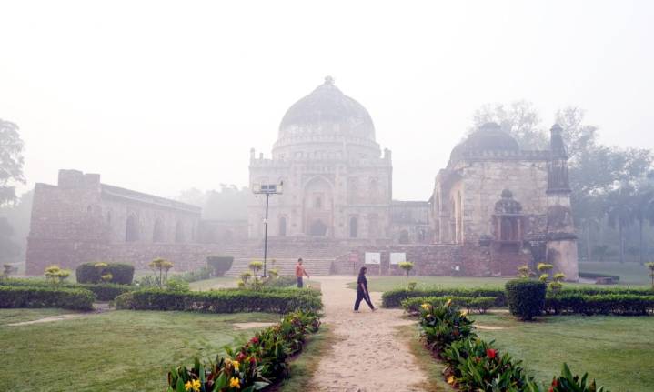 Delhi air quality 'very poor' two days after Diwali