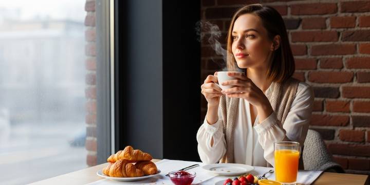 El desayuno que potencia la memoria y protege la salud cerebral, según expertos en nutrición y neurología