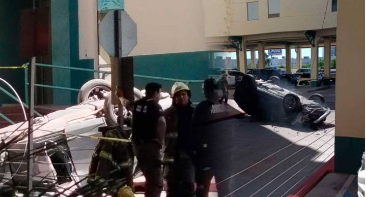 Permanece cerrado el estacionamiento de hospital privado donde cayó una mujer en su auto