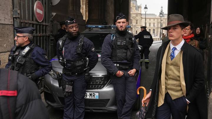 Dapper stranger in Paris crown jewels heist photo sparks online buzz