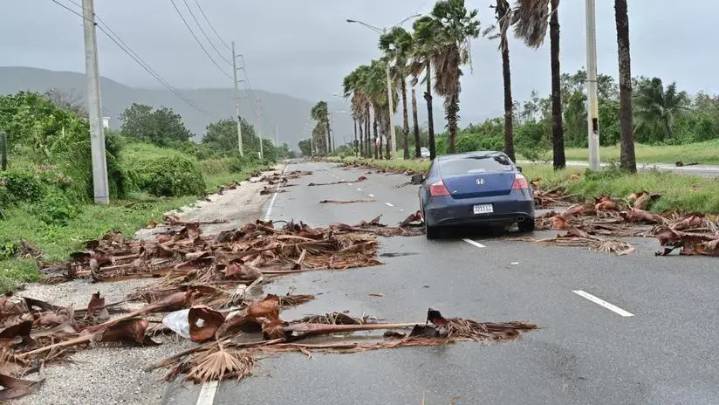 El huracán Melissa disminuye a categoría 4 a su paso por Jamaica