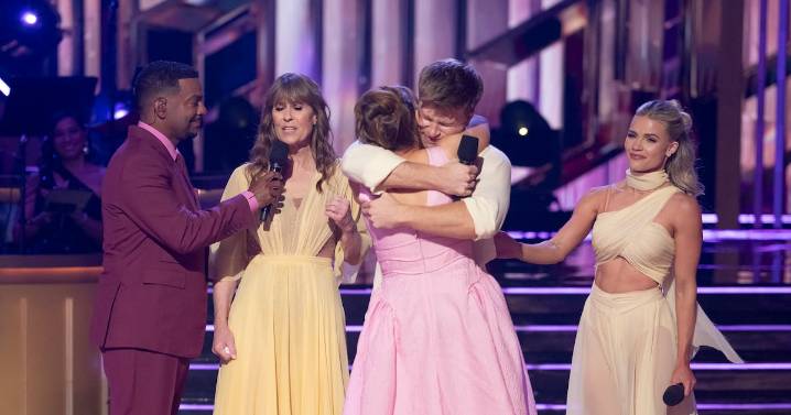 Robert Irwin's touching tribute to his mom brings tears during 'Dancing with the Stars'