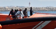Dos argelinos cobraron hasta 6.000 euros por un viaje en patera que acabó a la deriva rumbo a Almería