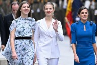 Protocolo para vestir adolescentes: "Leonor y Sofía aún tienen que trabajar su estilo. Lo difícil es no caer en lo aniñado ni en lo adulto aburrido", afirma el diseñador Juan Avellaneda