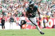 Deadspin | Eagles RB Saquon Barkley appears on injury report with knee issue
