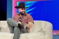 Carín León lanzará un álbum de música country tras éxito en EU