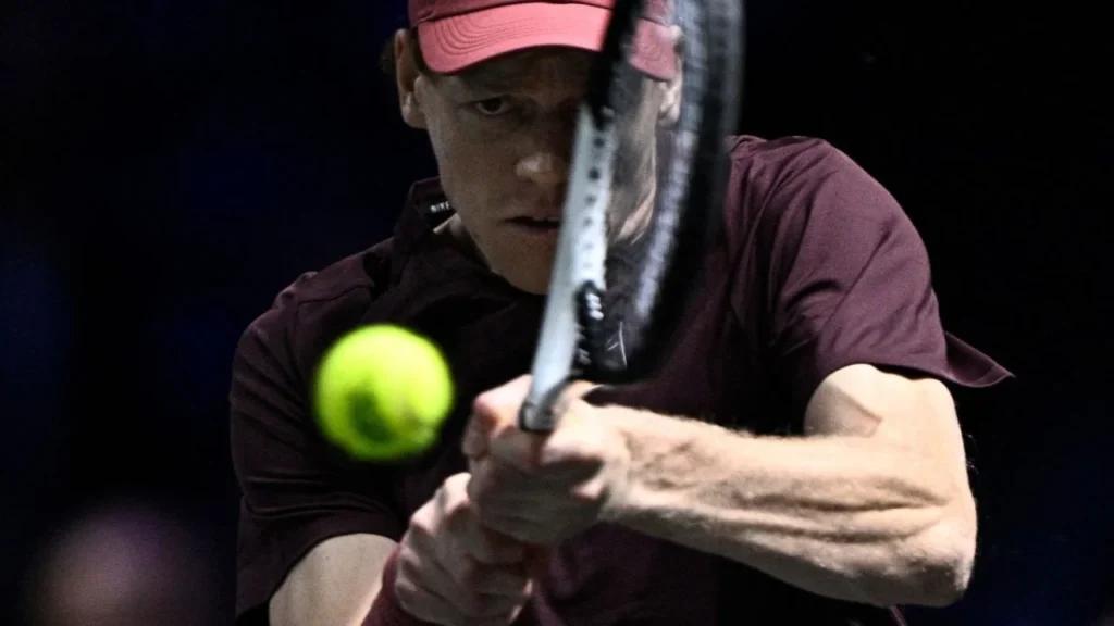 Sinner avanza a semifinales del Masters 1000 de París