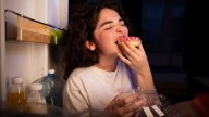 Antojos nocturnos: por qué aparecen y cómo reducirlos