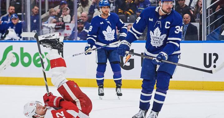 Appleton scores late as Red Wings beat Maple Leafs 3