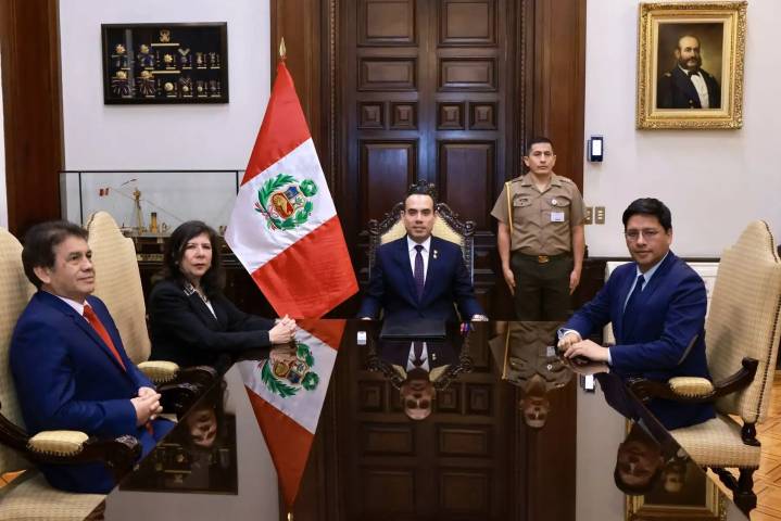 Presidente Jerí sostuvo encuentro con los representantes de los poderes del Estado