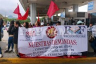 Bloquean maestros vías en Edomex; exigen diálogo con Delfina