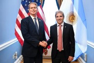 "¡¿Hay US$20.000 millones?!". En pleno shutdown, un influyente líder demócrata vuelve a apuntar contra Trump por el auxilio a la Argentina