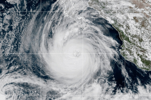 Huracán Priscilla sigue ganando fuerza en el Pacífico; tormenta Jerry se forma en el Atlántico