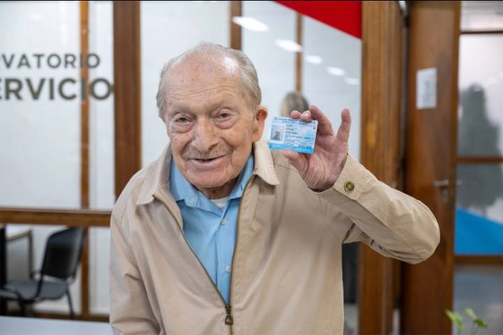 A los 100 años renovó su licencia de conducir: “Todavía puedo manejar mi auto", afirma
