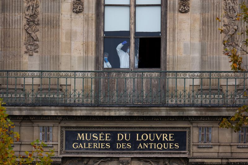 Factbox-High-profile heists from museums