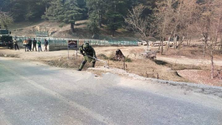 Suspected Object Found on Srinagar–Bandipora Road, Traffic Suspended