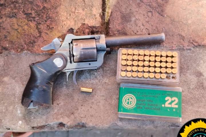 Vecinos agredieron a la policía e impidieron la detención de un sospechoso armado
