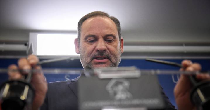 Ábalos cambia de abogado ante el temor a ingresar en prisión provisional y a la posible imputación de su hijo Víctor