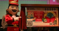 Lotería Nacional devela billete conmemorativo por el Día Internacional de las Bibliotecas