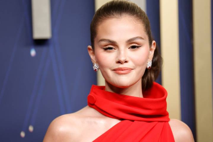 Selena Gomez posts then deletes response to Hailey Bieber shade