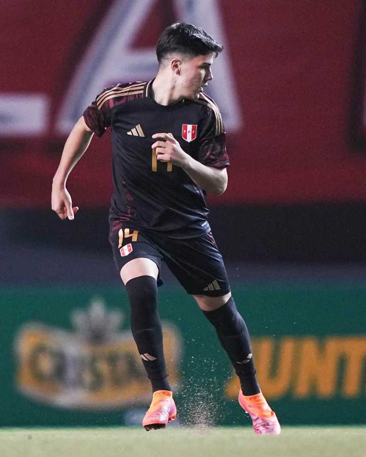 Felipe Chávez cumplió un sueño anhelado de jugar por la Selección Peruana lo contó a su club Bayern Múnich