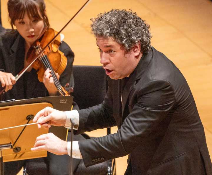 La Filarmónica de Los Ángeles celebra el legado de Dudamel con programa ‘Gustavo’s fiesta’