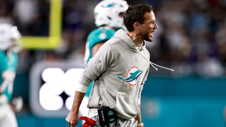 Mike McDaniel on booing fans: We have to give them something to cheer