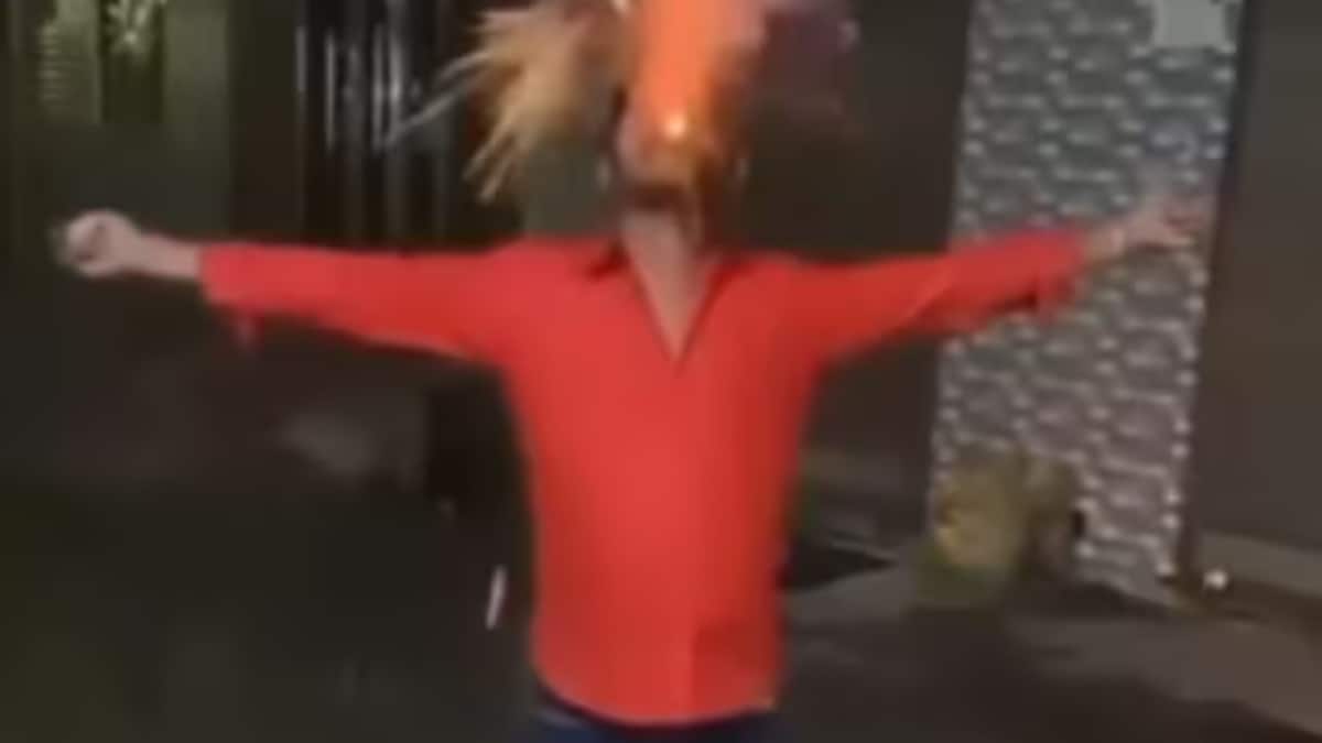 Man Lights Firecracker In His Mouth, Netizens Label Him ‘Ravan Of Ghaziabad’