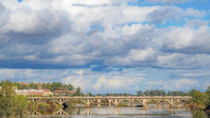 De la lluvia al sol en minutos: "El cielo de hoy en Badajoz parecía sacado de un capítulo de los Simpsons"