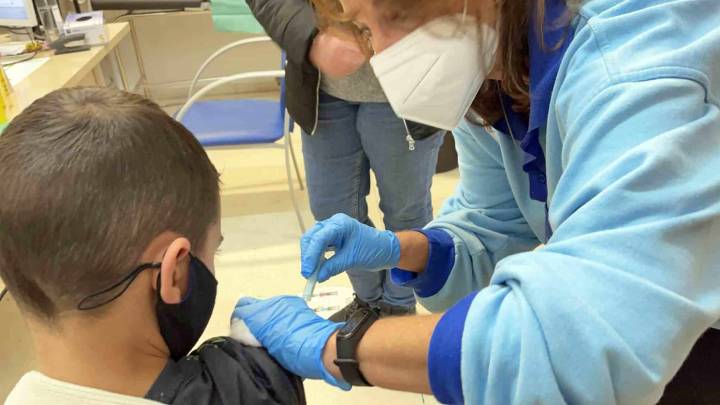 La campaña de vacunación en Andalucía incorpora nuevas fórmulas y extiende la protección a cuidadores