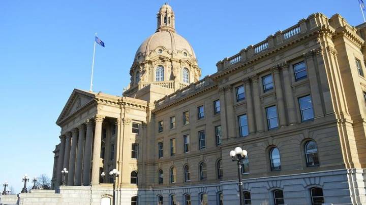 Province still waiting to receive report on health contracts corruption allegations