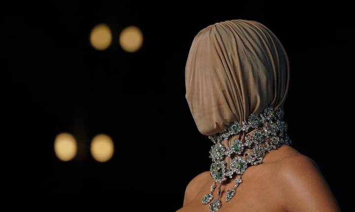 FOTOS: Kim Kardashian impacta como modelo sin rostro