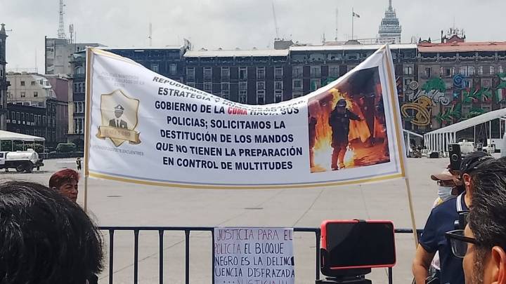 Marchan policías capitalinos contra violencia del pasado 2 de octubre; piden destitución de altos mandos