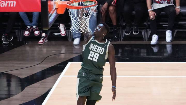 Bucks sign Alex Antetokounmpo to two