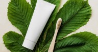 Desarrollan pasta dental con sargazo: innovación que podría transformar la salud oral y el medio ambiente