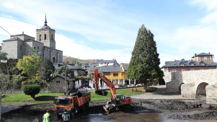 Molinaseca ve como el río Meruelo se transforma en cenagal por la ceniza