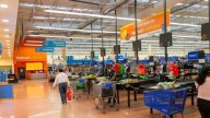 Walmart pausa contrataciones de trabajadores extranjeros por nueva tarifa de US$ 100,000
