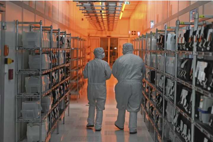 La disputa entre EE.UU. y China por un fabricante de chips podría detener la producción de automóviles en todo el mundo
