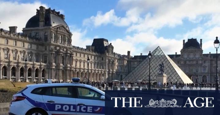 Suspects arrested over theft of crown jewels from Louvre