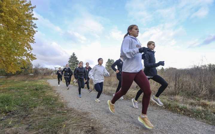 It's all about momentum for East Region girls champ Davies heading into state cross country meet