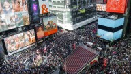 Protestas contra Trump generan ambiente festivo; republicanos las llaman actos de odio a EEUU