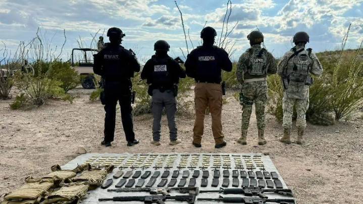 Armas largas, cargadores y hasta poncha llantas, lo asegurado en Ojinaga