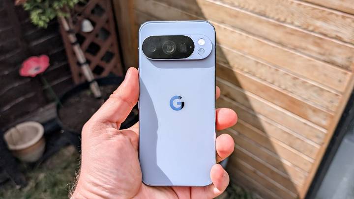 I just discovered this clever Android shortcut — restart your phone without touching the power button