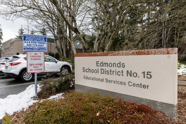 Mother sues Edmonds School District after her son’s fingertip was allegedly severed