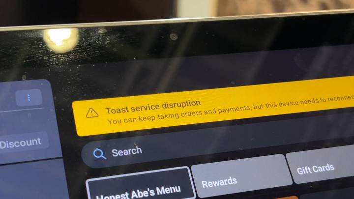 ‘It’s impacting everyone’: Amazon cloud outage slows business at Lincoln restaurant