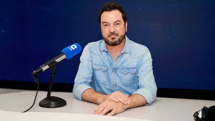Jorge Bustos, comunicador de COPE, analiza el discurso de Puigdemont en Perpiñán: "Se ha cumplido el guion y se guarda cierto margen de ambigüedad para chantajear al Gobierno"