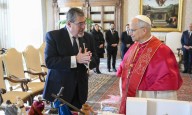 El papa se reúne con Arévalo de León para hablar de la lucha contra pobreza y delincuencia
