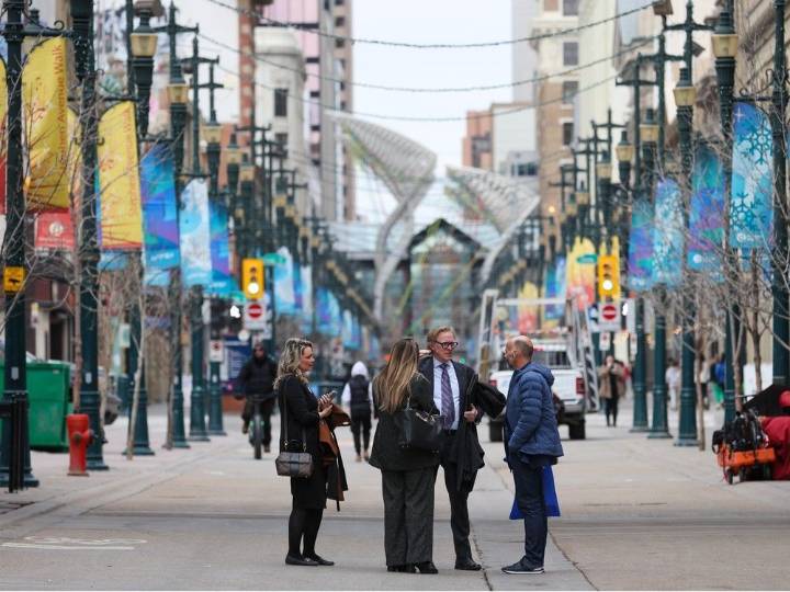 Varcoe: Alberta in 'a league of its own' with 42,000 new jobs in September, while oil dips below $59